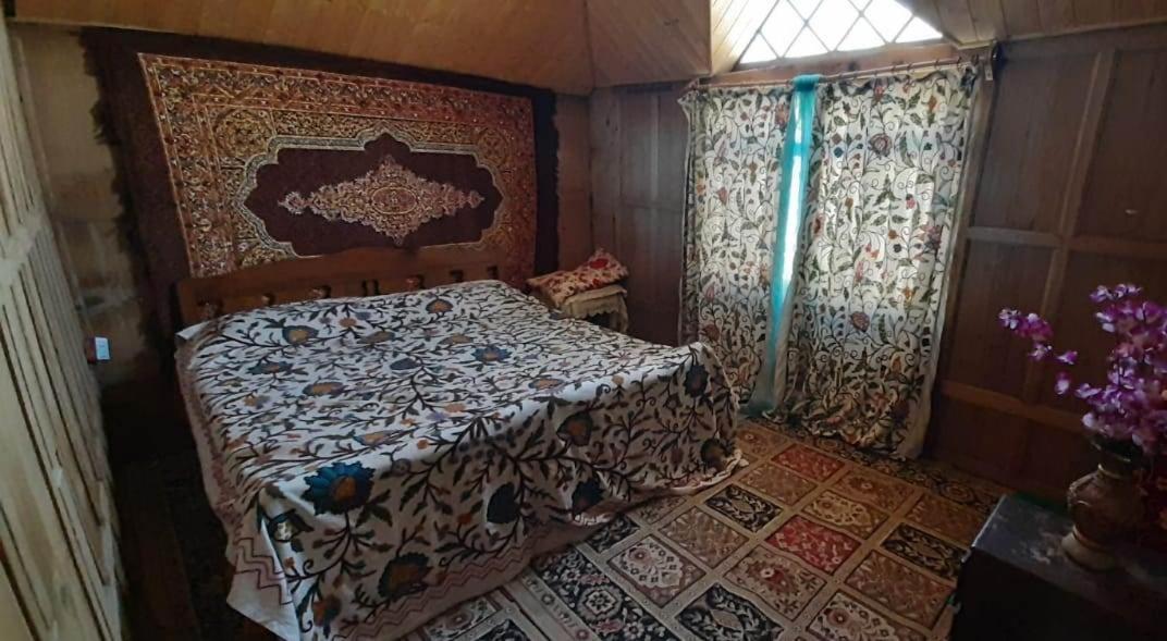 Готель Houseboat - City Of Kashmir Срінагар Екстер'єр фото